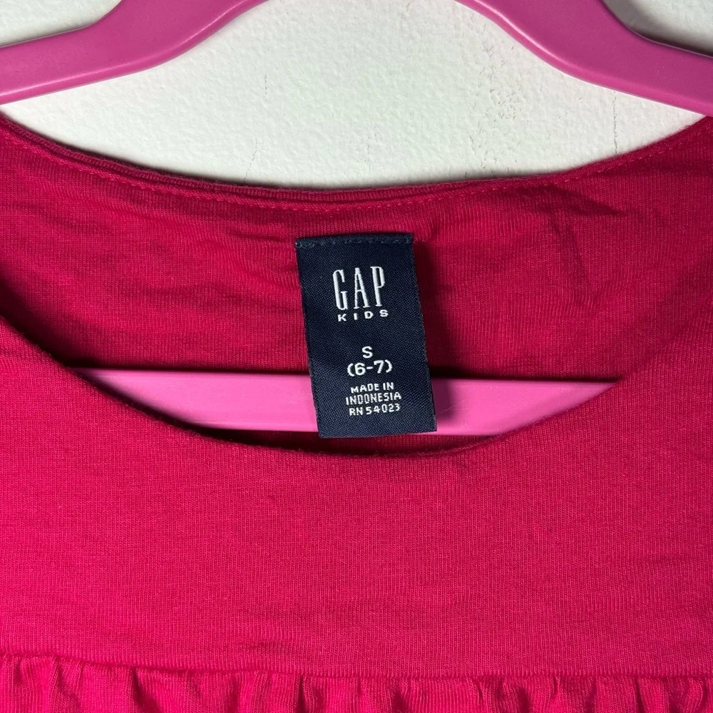 GAP Kids Fuchsia Flutter Ruffle Sleeve Top Gold Button Detail Girls S‎ 6-7 NWOT